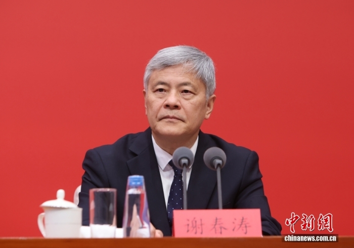 10月30日,中共中央在北京举行新闻发布会,介绍和解读党的二十届五中全会精神。中央党校(国家行政学院)分管日常工作的副校长(副院长)谢春涛出席发布会。<a target='_blank' href='/'>中新社</a>记者 杨可佳 摄